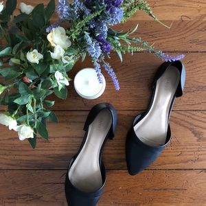 Pointed toe black flats 🖤